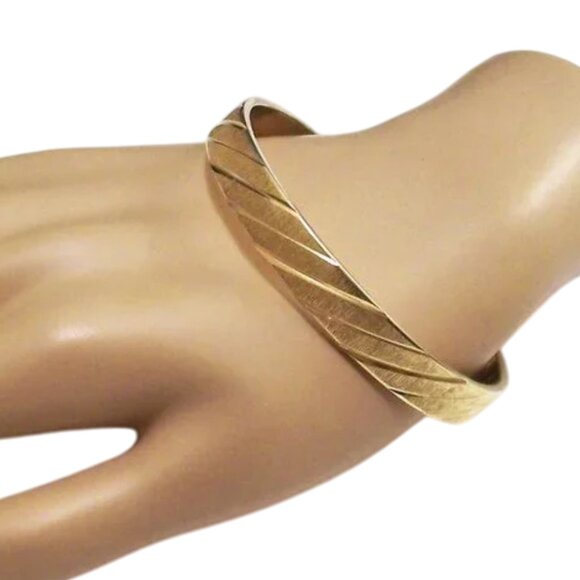 Monet Slant Lined Brushed Bracelet Bangle Vintage Etched Ribbed Gold Tone Wide - Picture 1 of 5